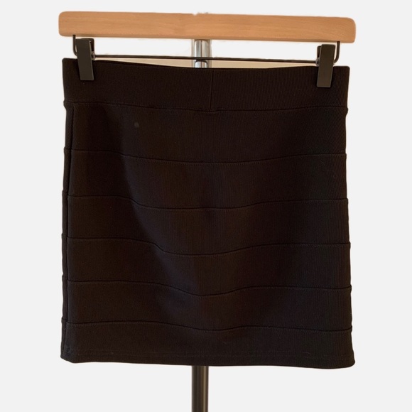 H&M Divided Black Stretch Mini Skirt | 6 - Picture 1 of 6